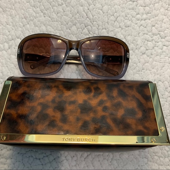 Tory Burch Accessories - Tory Burch sunglasses 7025
